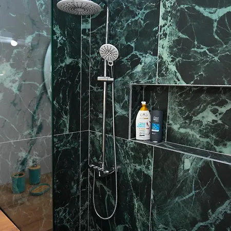 Maison De Jolie Golem (Tirana)